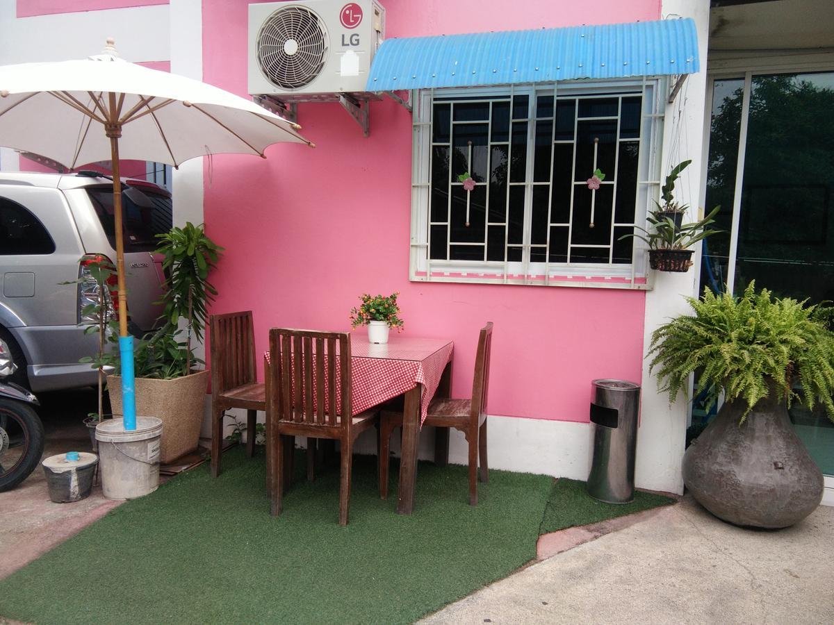 The Grace House Chiangmai Panzió Csiangmaj Kültér fotó